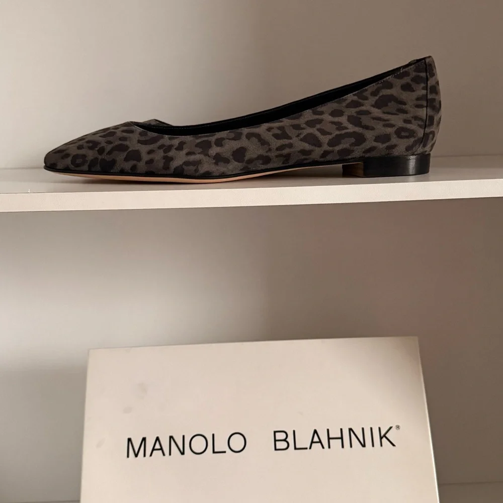 MANOLO BLAHNIK ‘Leo’ Suede Flats – Grey Leopard | EU 39.5 / US 9 - Picture 2 of 12